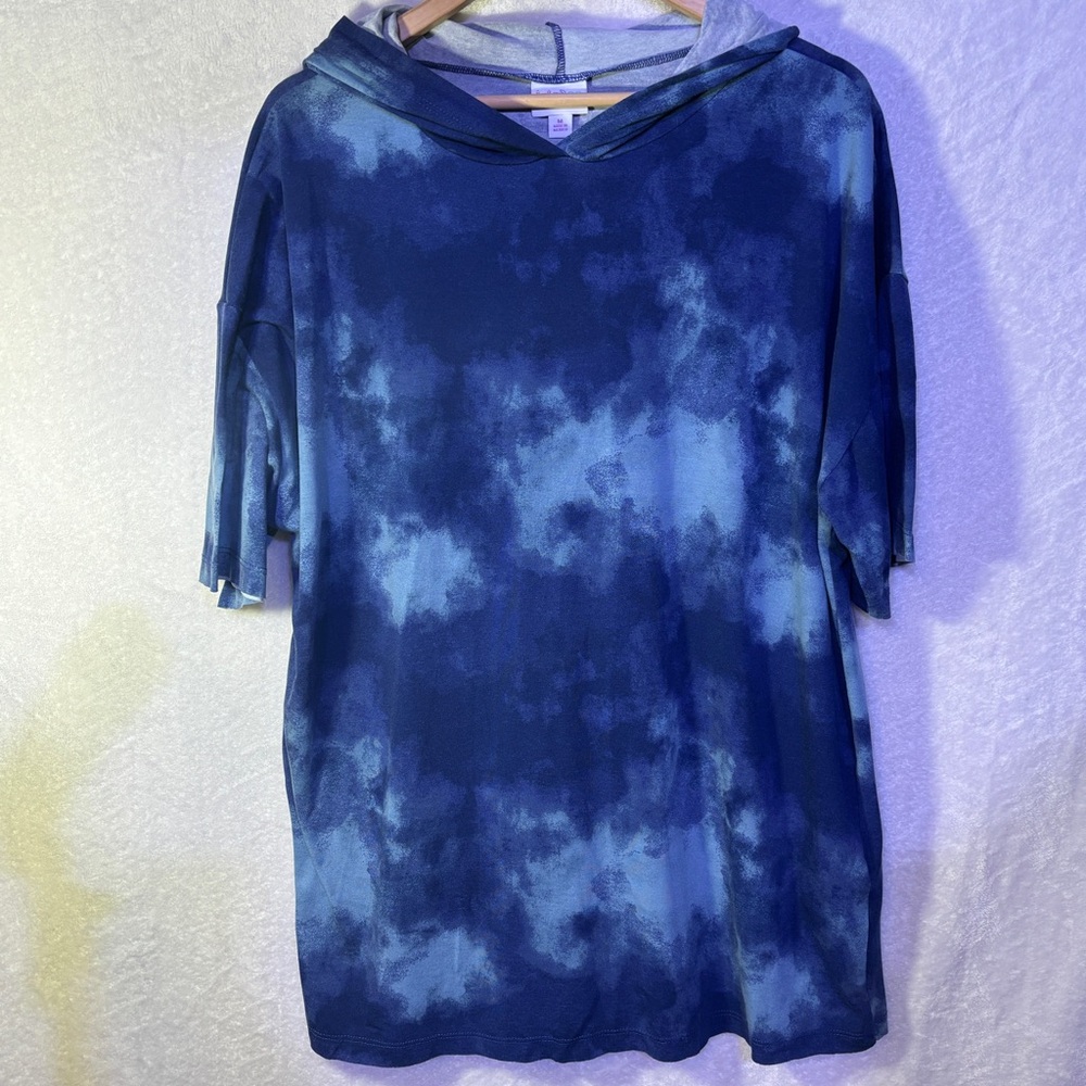 LuLaRoe Blue Tie Dye Short Sleeve Sweatshirt